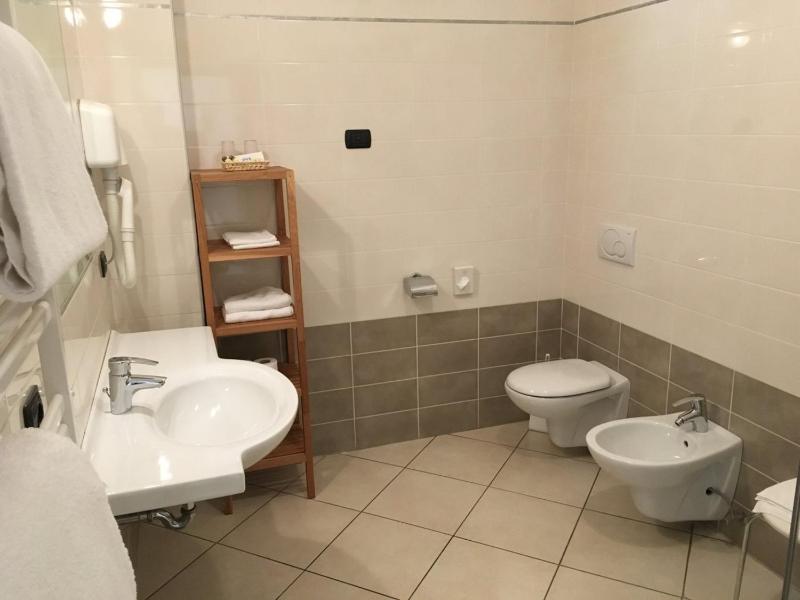 Quadruple Room with Terrace image 3