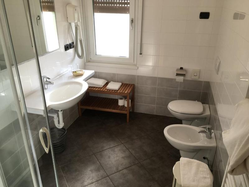 Quadruple Room with Terrace image 2