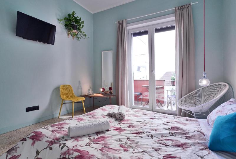 Double Room with Balcony image 4