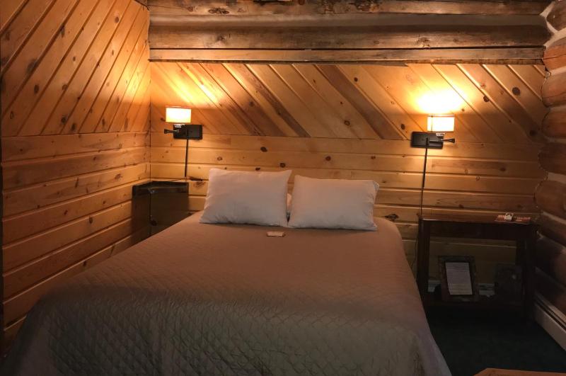 Double Room with Shared Bathroom image 2