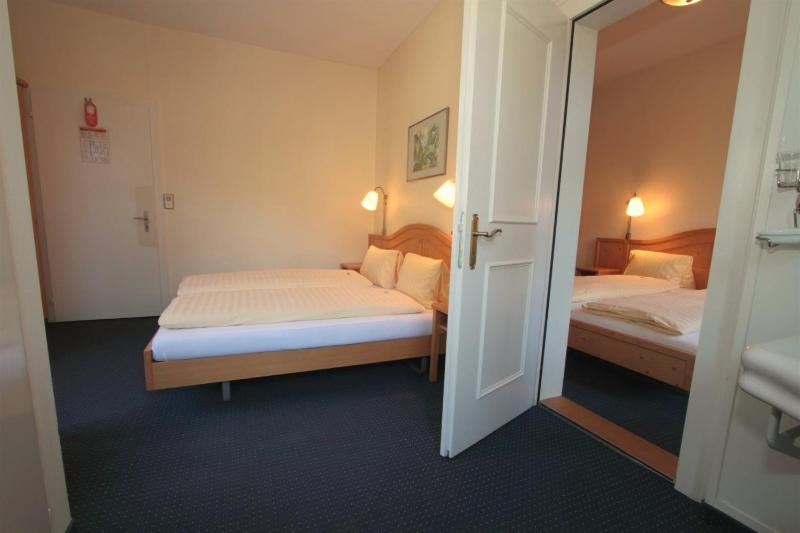Quadruple Room image 4