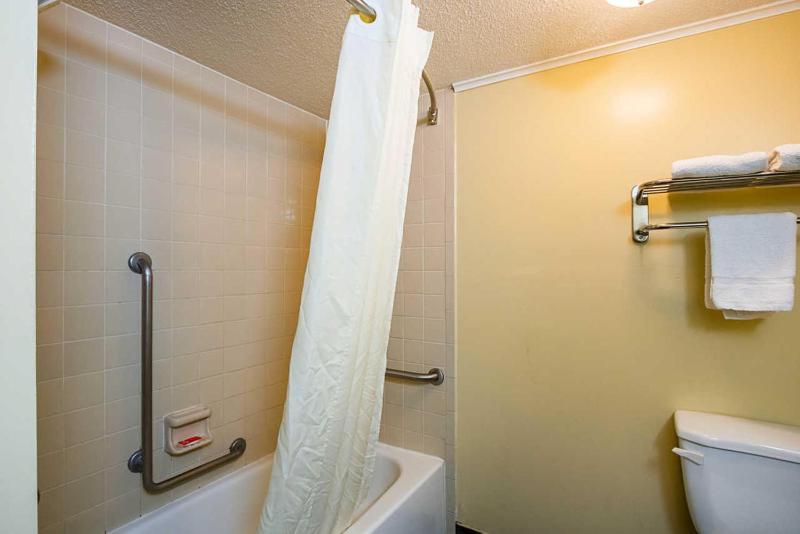 Double Room with Two Double Beds - Non-Smoking image 3