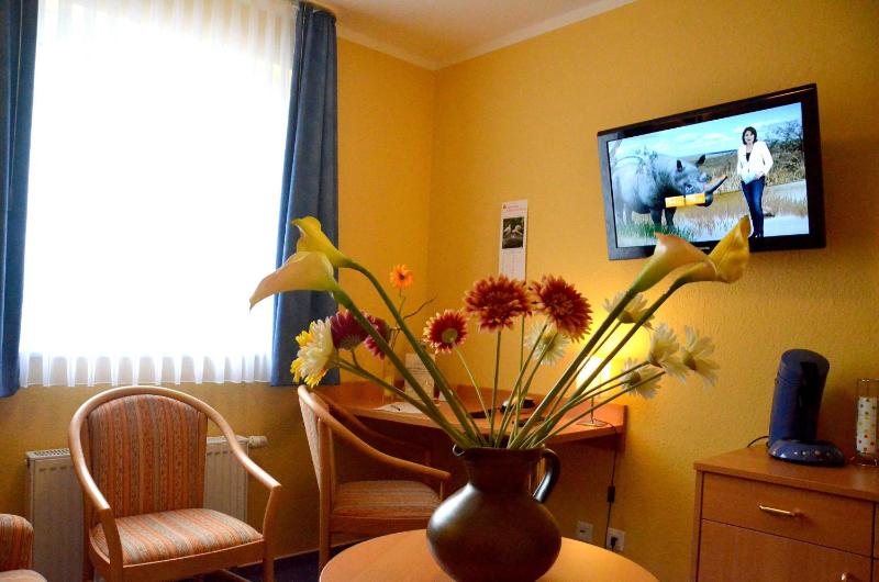 Comfort Twin Room image 4