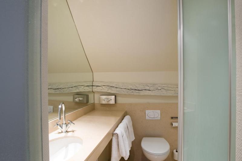 Double Room image 4