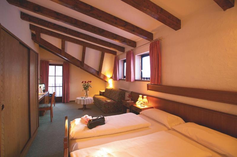 Double Room with Balcony image 3