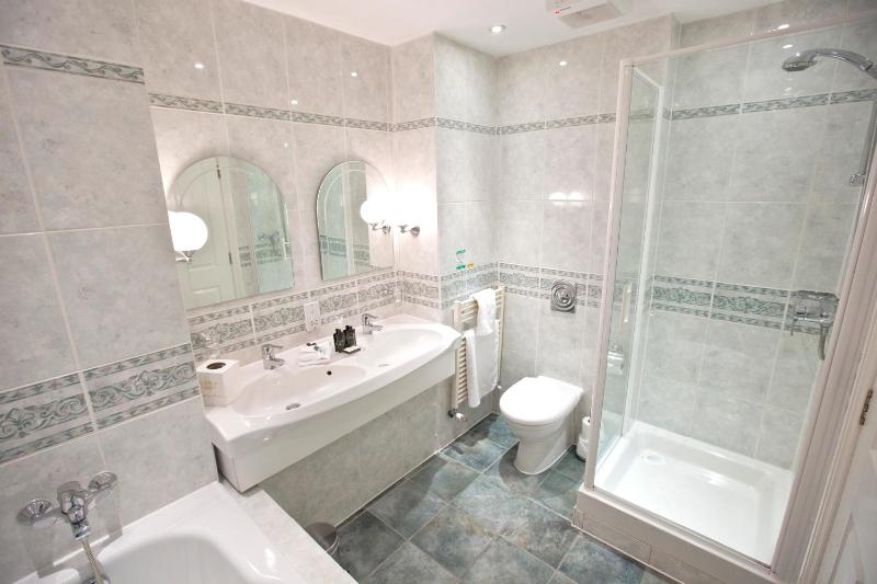 Executive Double Room image 3