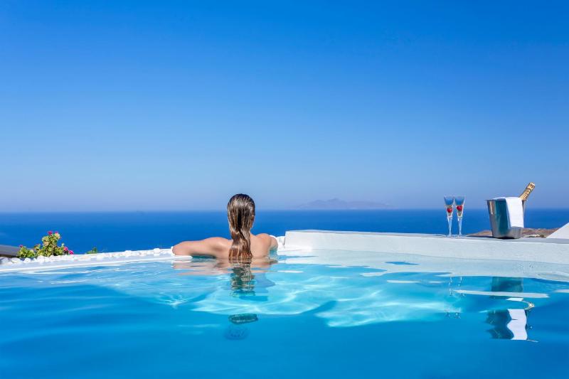 Suite With Private Pool and Sea View image 1