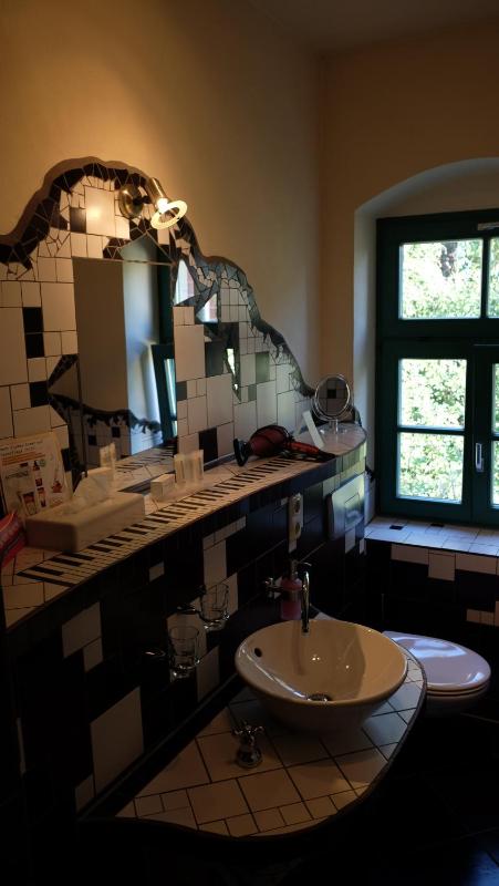 Backstage Hotel - image 12