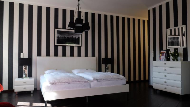 Backstage Hotel - image 10