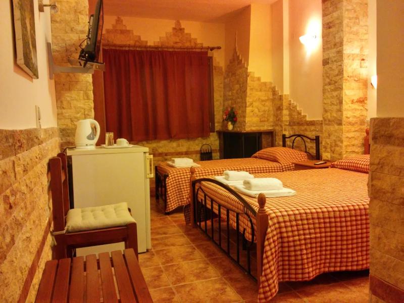 Deluxe Double Room with Extra Bed image 2