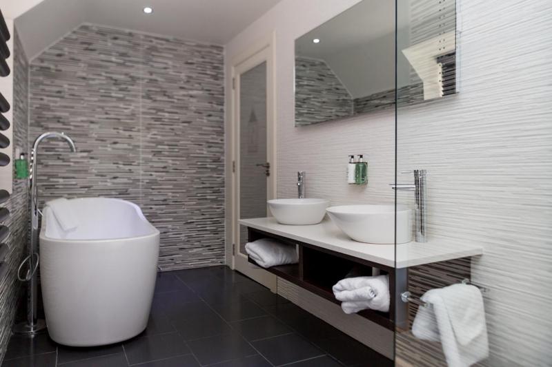 Executive Club Room image 4
