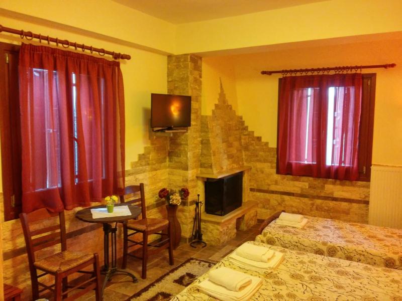 Deluxe Double Room with Extra Bed image 3