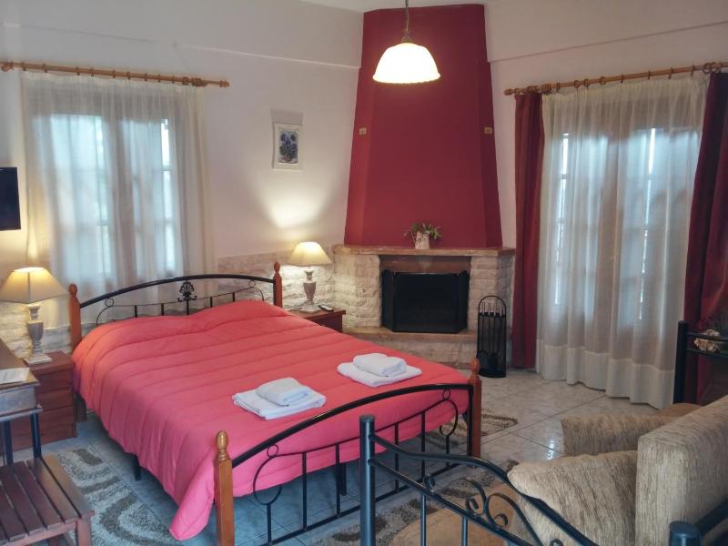 Deluxe Double Room with Extra Bed image 1