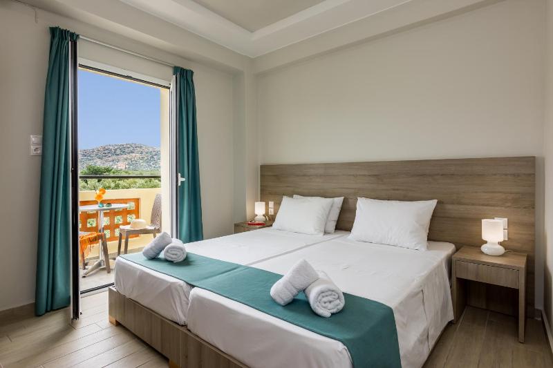 Superior Twin Room image 4