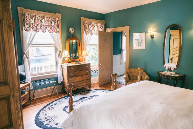 Deluxe Double or Twin Room with Spa Bath image 3