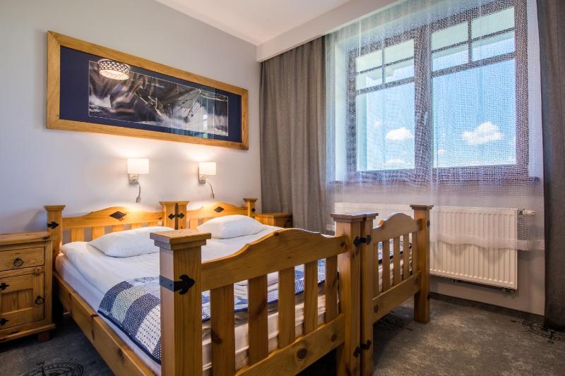 Twin Room image 4