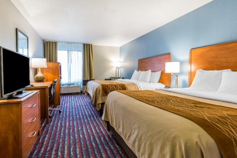 Standard Queen Room with Two Queen Beds - Non-Smoking image 3