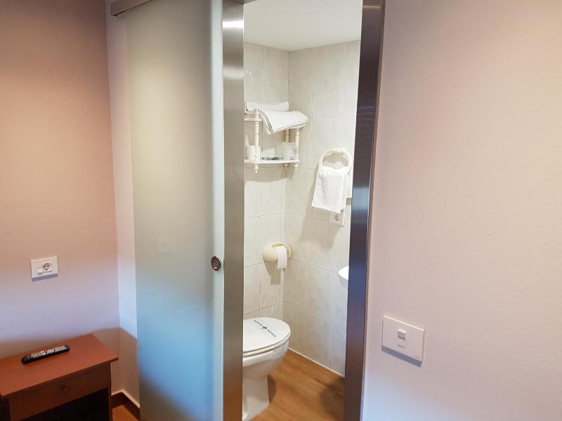 Double or Twin Room image 3