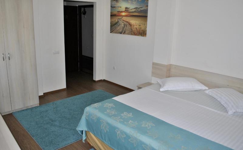 Standard King Room image 2