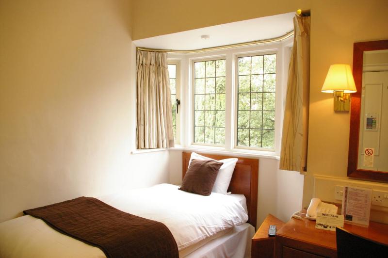 Single Room image 4