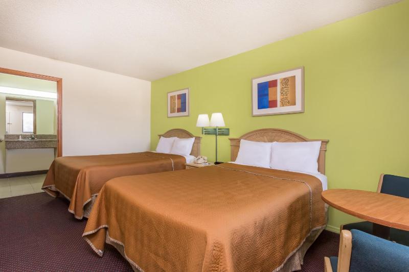 Double Room with Two Double Beds - Disability Access image 2