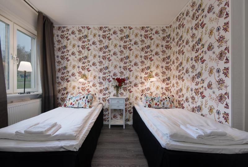 Twin Room image 3