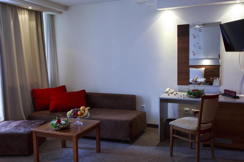 Deluxe Twin Room with Sofa Bed - Free Late Check-out image 4