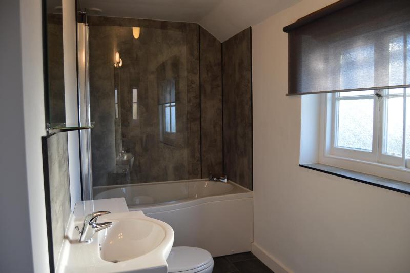 Two-Bedroom House image 3