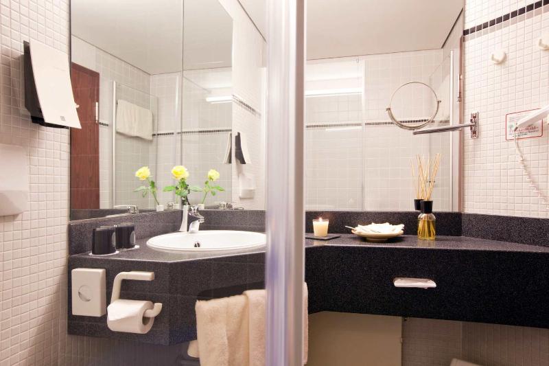 One-Bedroom Suite image 3