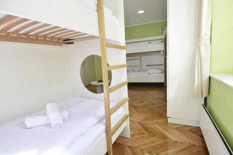 Bed in 8-Bed Mixed Dormitory Room image 2