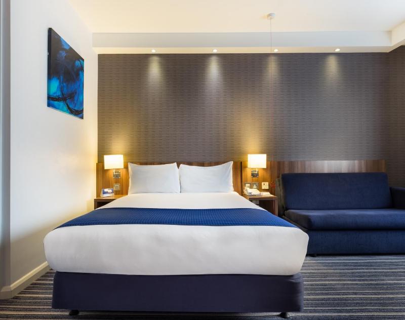 Standard Room with Free Hot Breakfast image 1