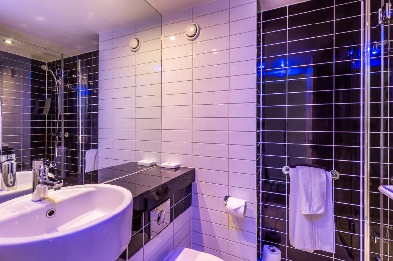 Standard Room with Free Hot Breakfast image 2