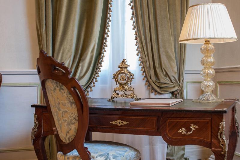 Deluxe Junior Suite image 4