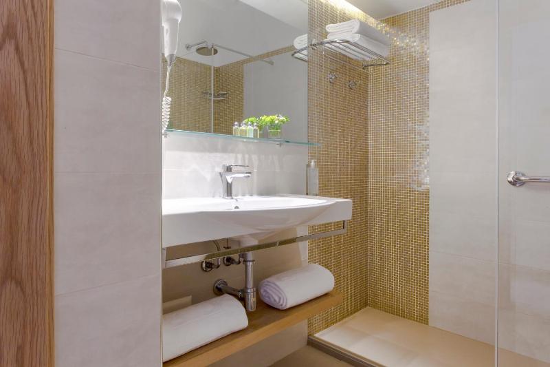 Double Room for Single Use with Balcony image 3