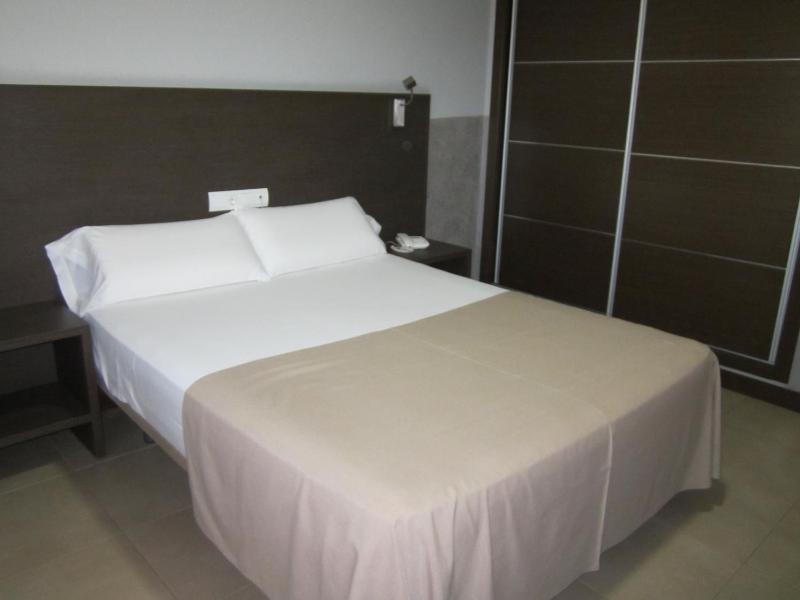 Standard Double or Twin Room image 4