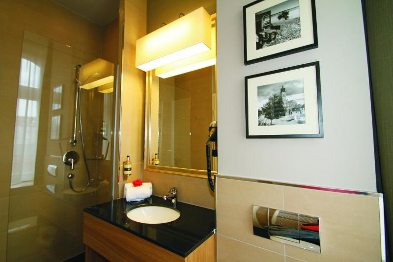 Large Double Room image 3