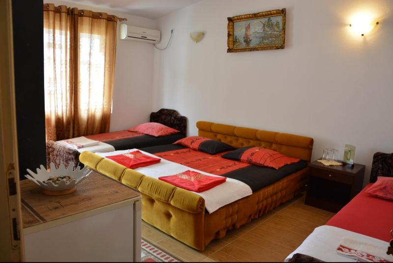 Mixed Dormitory Room image 4