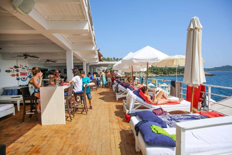 Nur Beach Hotel - image 11
