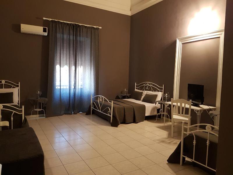 Quadruple Room with Balcony image 3