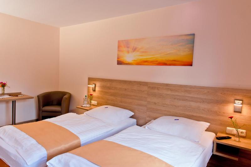 Double Room image 2
