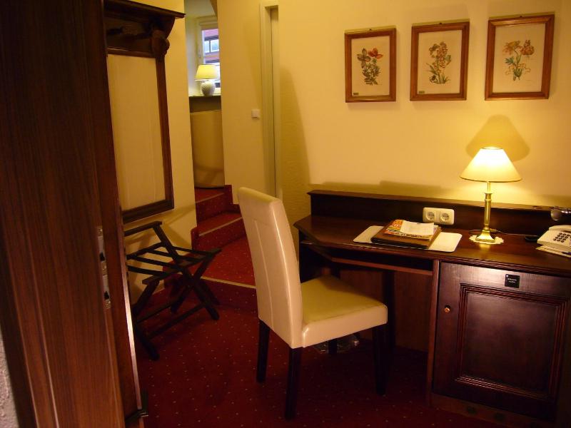 Standard Double Room image 3