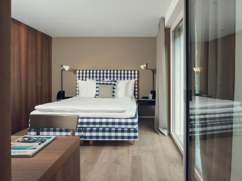 Panoramic Three-Bedroom Apartment with Matterhorn View image 4