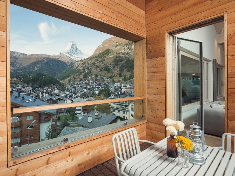 Penthouse Three-Bedroom Apartment with Matterhorn View image 3