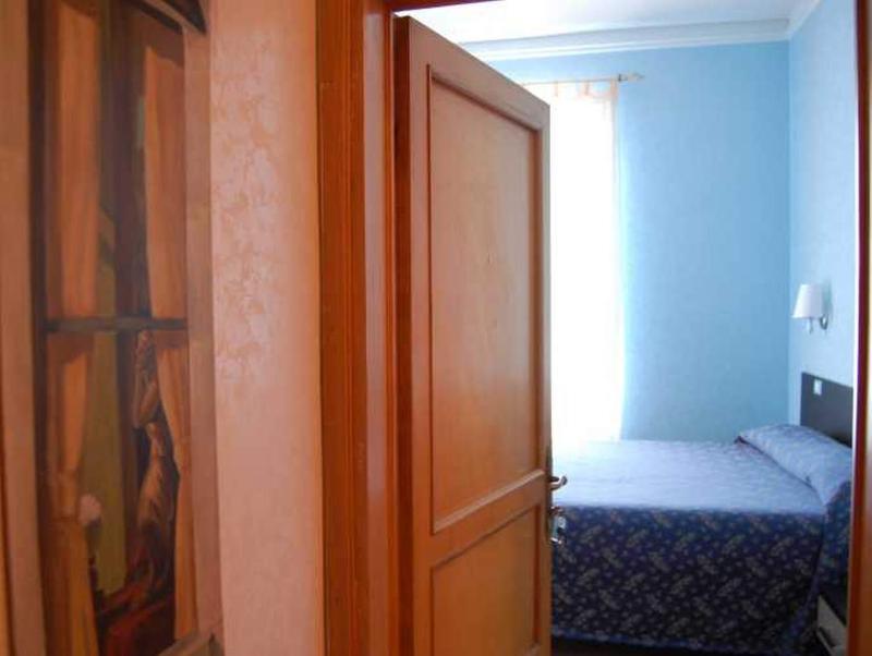 Superior Double Room image 4