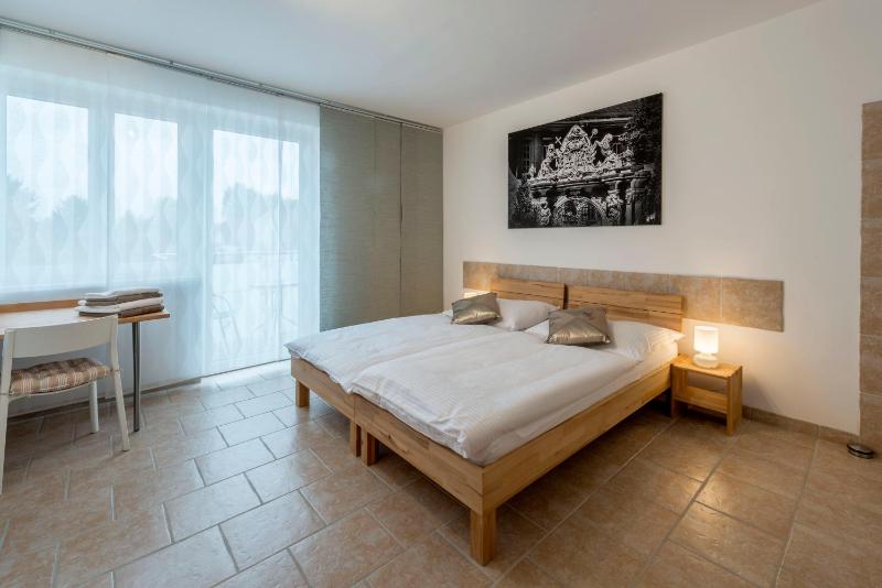 Double Room with Balcony image 2