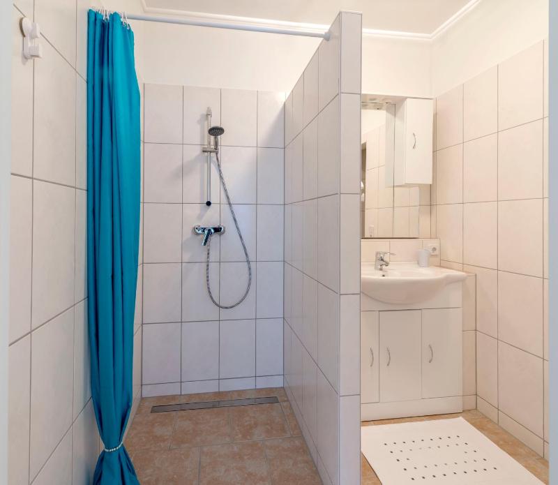 Deluxe Triple Room without Balcony image 3