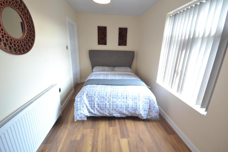 One-Bedroom Apartment image 4