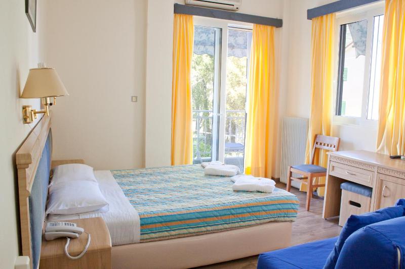 Double or Twin Room with Mountain or Courtyard View image 1
