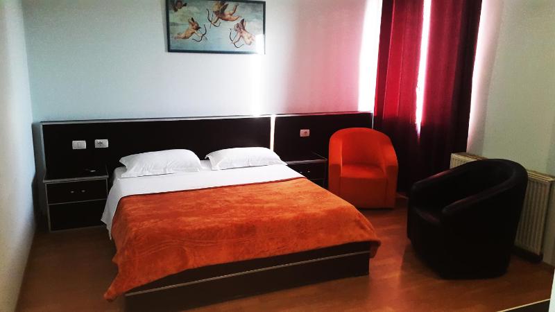 Triple Room with One Double Bed and One Single Bed image 3