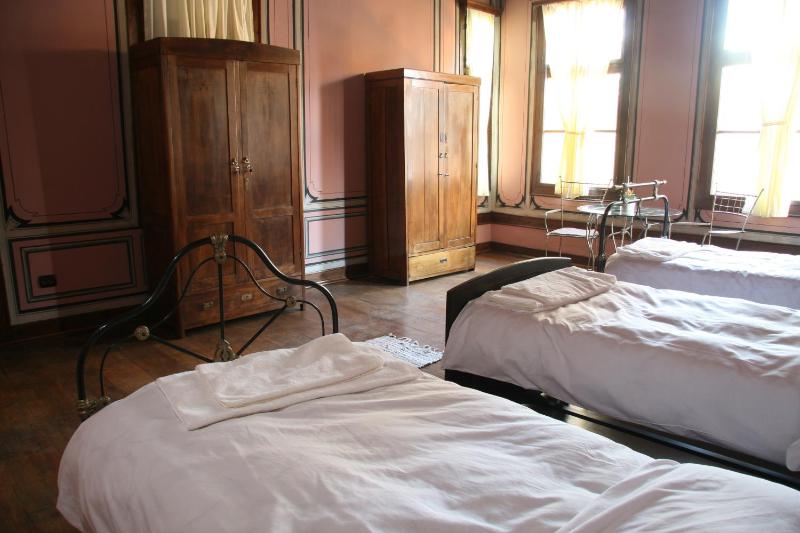 Quadruple Room with Shared Bathroom image 3